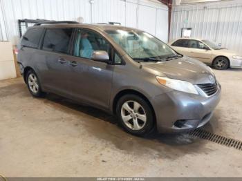  Salvage Toyota Sienna