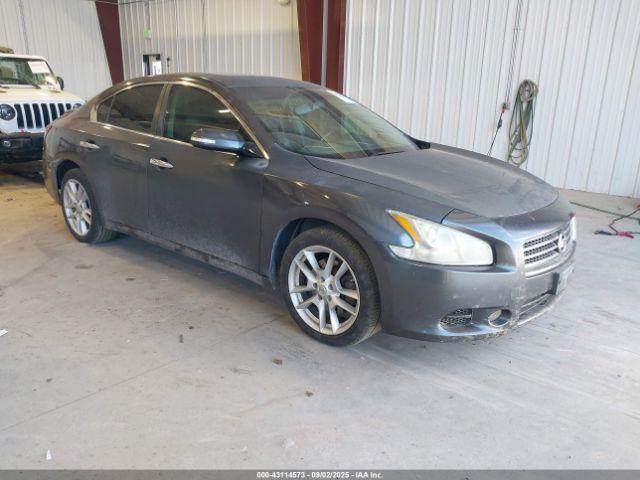  Salvage Nissan Maxima