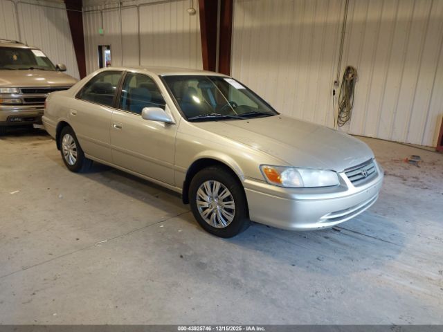 Toyota Camry Le Image 1