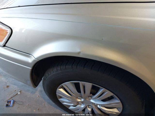 Toyota Camry Le Image 5