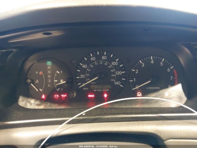 Toyota Camry Le Image 7