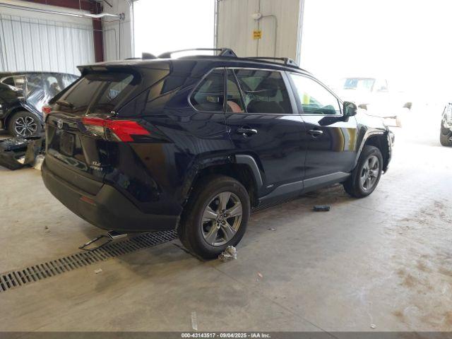 Toyota RAV4 Xle Image 12