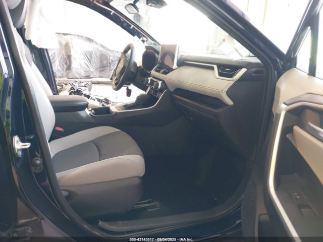 Toyota RAV4 Xle Image 10