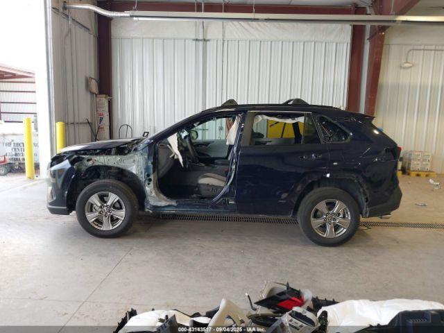 Toyota RAV4 Xle Image 2