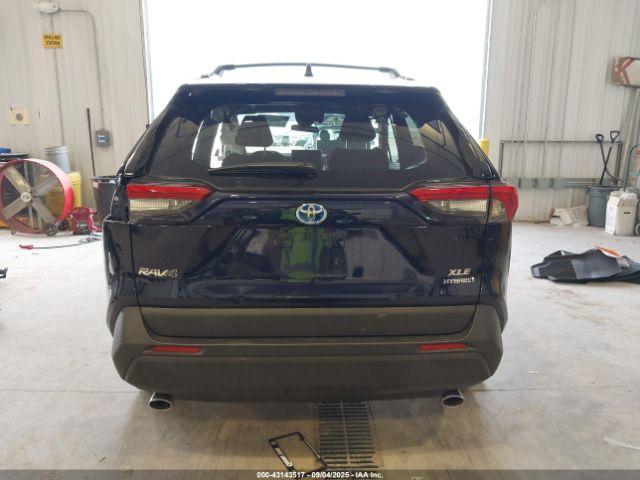 Toyota RAV4 Xle Image 4