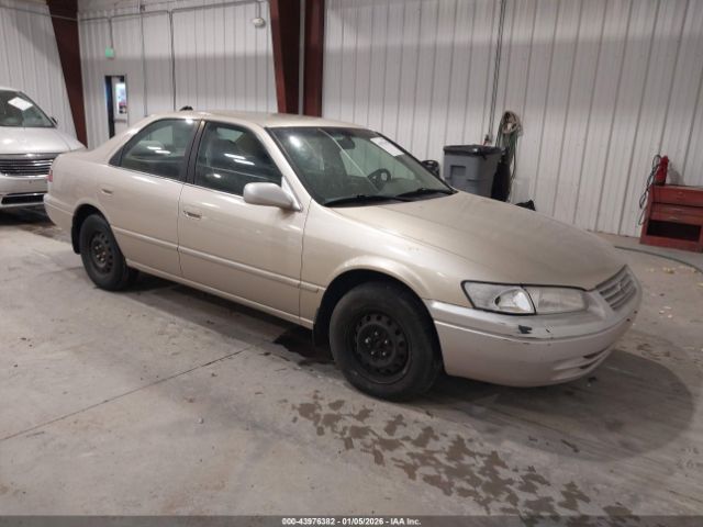 Toyota Camry Le Image 1