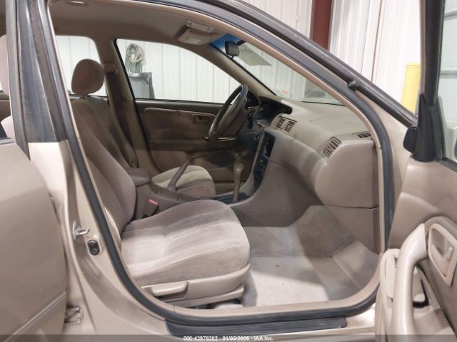 Toyota Camry Le Image 7