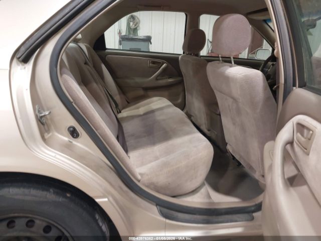 Toyota Camry Le Image 11