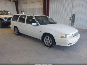  Salvage Volvo V70