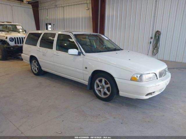  Salvage Volvo V70