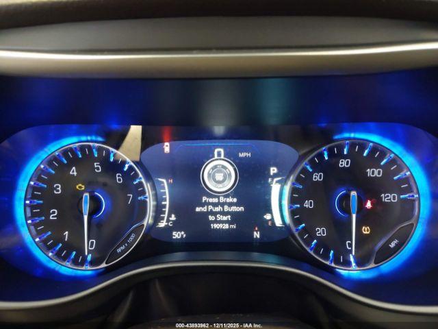 Chrysler Pacifica Touring L Image 16