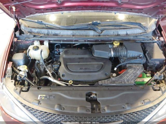 Chrysler Pacifica Touring L Image 10