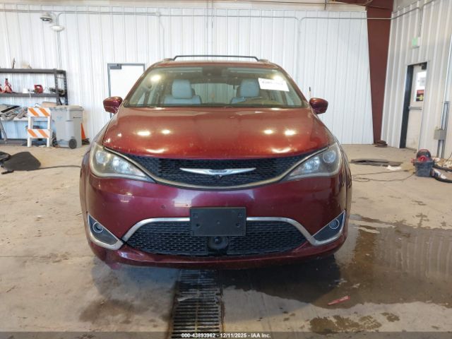 Chrysler Pacifica Touring L Image 17