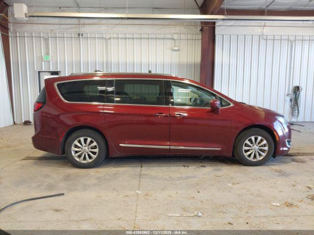 Chrysler Pacifica Touring L Image 15