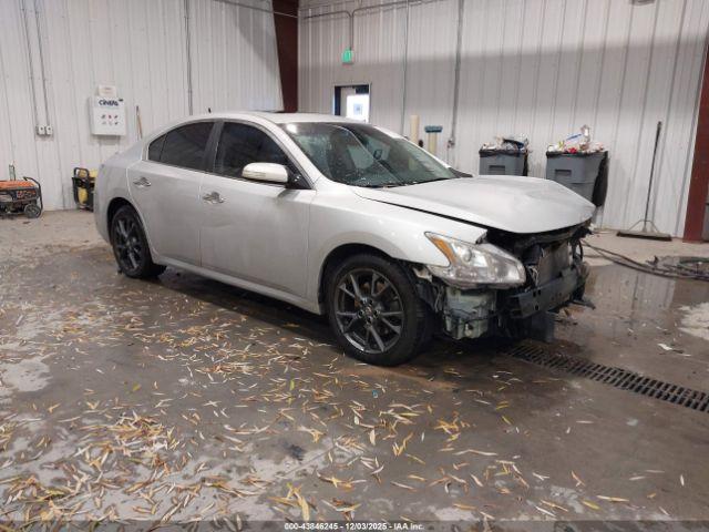  Salvage Nissan Maxima