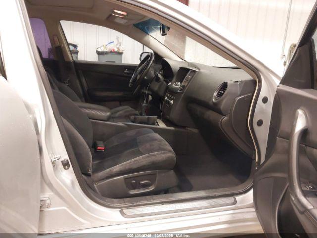 Nissan Maxima 3.5 S Image 12