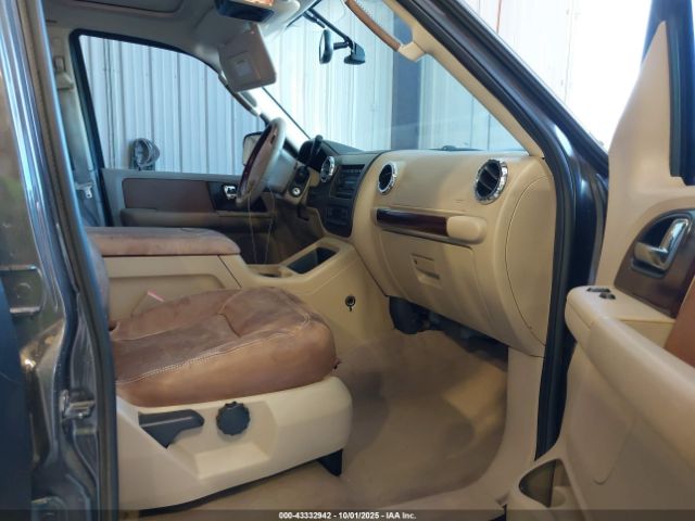 Ford Expedition Image 8