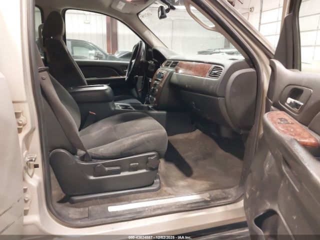 Chevrolet Suburban 1500 Lt Image 5