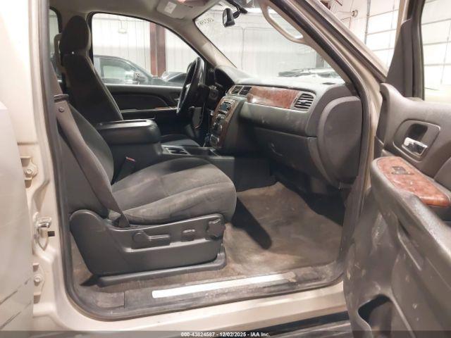 Chevrolet Suburban 1500 Lt Image 5