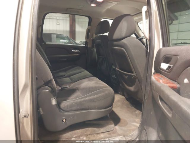 Chevrolet Suburban 1500 Lt Image 9