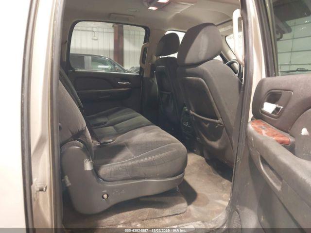 Chevrolet Suburban 1500 Lt Image 9